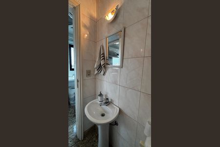Apartamento à venda com 202m², 3 quartos e 5 vagas Apartamento à venda com 202m², 3 quartos e 5 vagasÁrea de Serviço - Banheiro