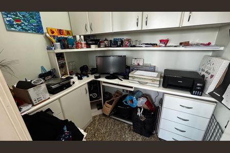 Apartamento à venda com 202m², 3 quartos e 5 vagas Apartamento à venda com 202m², 3 quartos e 5 vagasÁrea de Serviço - Escritorio