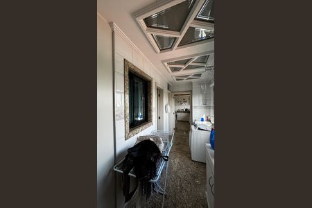 Apartamento à venda com 202m², 3 quartos e 5 vagas Apartamento à venda com 202m², 3 quartos e 5 vagasÁrea de Serviço
