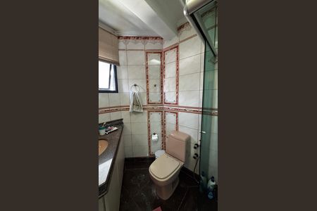 Apartamento à venda com 202m², 3 quartos e 5 vagas Apartamento à venda com 202m², 3 quartos e 5 vagasBanheiro da Suíte 2