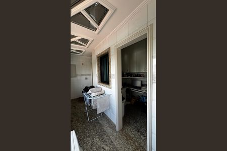Apartamento à venda com 202m², 3 quartos e 5 vagas Apartamento à venda com 202m², 3 quartos e 5 vagasÁrea de Serviço