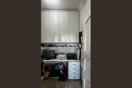 Apartamento à venda com 202m², 3 quartos e 5 vagas Apartamento à venda com 202m², 3 quartos e 5 vagasÁrea de Serviço - Escritorio