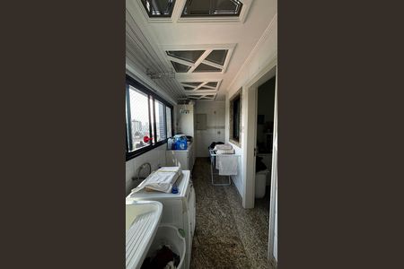 Apartamento à venda com 202m², 3 quartos e 5 vagas Apartamento à venda com 202m², 3 quartos e 5 vagasÁrea de Serviço