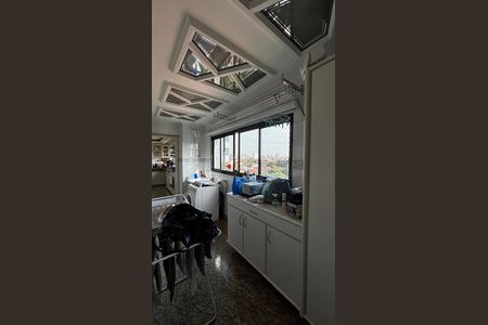 Apartamento à venda com 202m², 3 quartos e 5 vagas Apartamento à venda com 202m², 3 quartos e 5 vagasÁrea de Serviço