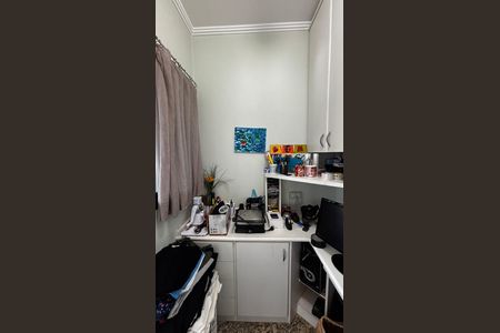 Apartamento à venda com 202m², 3 quartos e 5 vagas Apartamento à venda com 202m², 3 quartos e 5 vagasÁrea de Serviço - Escritorio