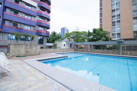 Apartamento à venda com 202m², 3 quartos e 5 vagas Apartamento à venda com 202m², 3 quartos e 5 vagasPiscina
