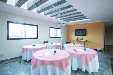 Apartamento à venda com 202m², 3 quartos e 5 vagas Apartamento à venda com 202m², 3 quartos e 5 vagasSalão de Festas
