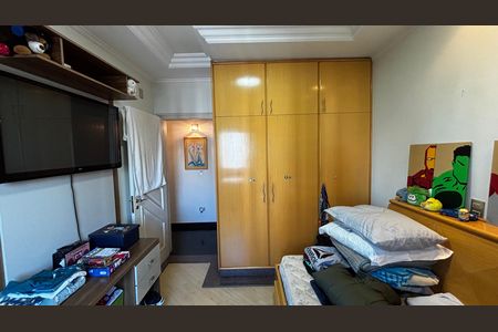 Apartamento à venda com 202m², 3 quartos e 5 vagas Apartamento à venda com 202m², 3 quartos e 5 vagasSuíte 2
