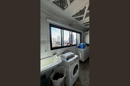 Apartamento à venda com 202m², 3 quartos e 5 vagas Apartamento à venda com 202m², 3 quartos e 5 vagasÁrea de Serviço