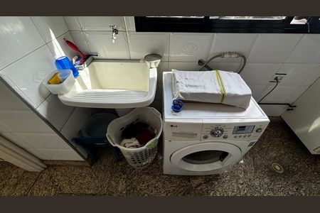 Apartamento à venda com 202m², 3 quartos e 5 vagas Apartamento à venda com 202m², 3 quartos e 5 vagasÁrea de Serviço