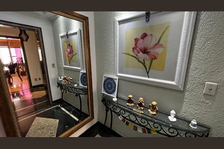 Apartamento à venda com 202m², 3 quartos e 5 vagas Apartamento à venda com 202m², 3 quartos e 5 vagasEntrada