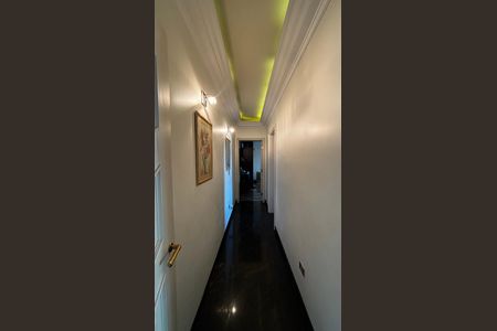 Apartamento à venda com 202m², 3 quartos e 5 vagas Apartamento à venda com 202m², 3 quartos e 5 vagasCorredor