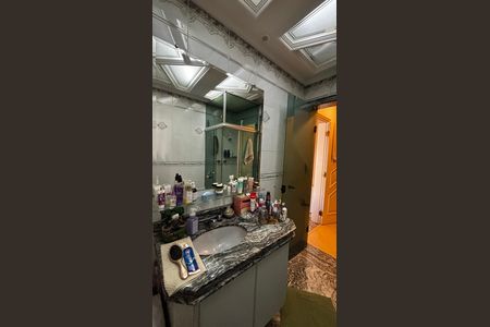 Apartamento à venda com 202m², 3 quartos e 5 vagas Apartamento à venda com 202m², 3 quartos e 5 vagasBanheiro da Suíte 1