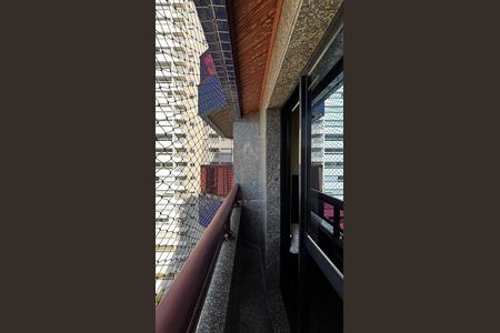 Apartamento à venda com 202m², 3 quartos e 5 vagas Apartamento à venda com 202m², 3 quartos e 5 vagasSala de Tv Varanda