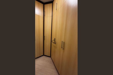 Apartamento à venda com 202m², 3 quartos e 5 vagas Apartamento à venda com 202m², 3 quartos e 5 vagasSuite 1 Closet