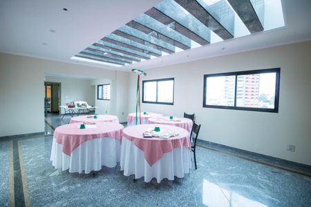 Apartamento à venda com 202m², 3 quartos e 5 vagas Apartamento à venda com 202m², 3 quartos e 5 vagasSalão de Festas