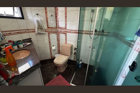 Apartamento à venda com 202m², 3 quartos e 5 vagas Apartamento à venda com 202m², 3 quartos e 5 vagasBanheiro da Suíte 2