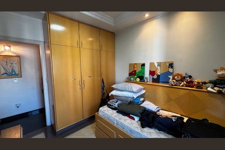 Apartamento à venda com 202m², 3 quartos e 5 vagas Apartamento à venda com 202m², 3 quartos e 5 vagasSuíte 2