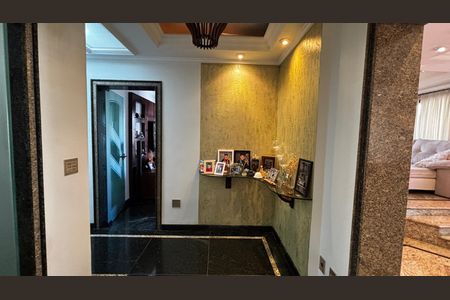 Apartamento à venda com 202m², 3 quartos e 5 vagas Apartamento à venda com 202m², 3 quartos e 5 vagasEntrada