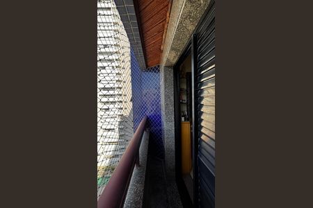 Apartamento à venda com 202m², 3 quartos e 5 vagas Apartamento à venda com 202m², 3 quartos e 5 vagasSuíte 2 Varanda