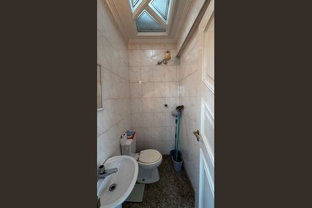 Apartamento à venda com 202m², 3 quartos e 5 vagas Apartamento à venda com 202m², 3 quartos e 5 vagasÁrea de Serviço - Banheiro