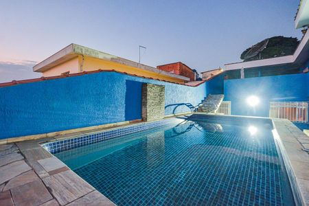 Casa à venda com 250m², 4 quartos e 4 vagas Casa à venda com 250m², 4 quartos e 4 vagas Piscina