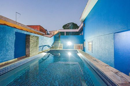 Casa à venda com 250m², 4 quartos e 4 vagas Casa à venda com 250m², 4 quartos e 4 vagas Piscina