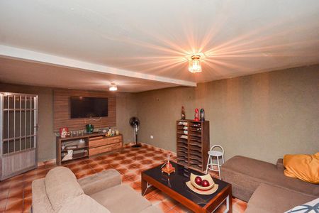 Casa à venda com 250m², 4 quartos e 4 vagas Casa à venda com 250m², 4 quartos e 4 vagasSala de TV
