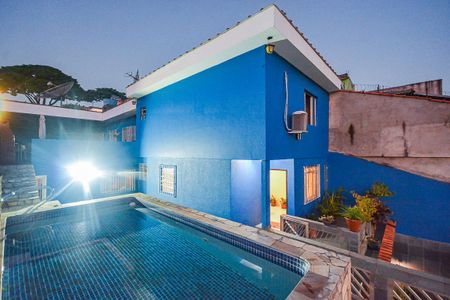 Casa à venda com 250m², 4 quartos e 4 vagas Casa à venda com 250m², 4 quartos e 4 vagas Piscina