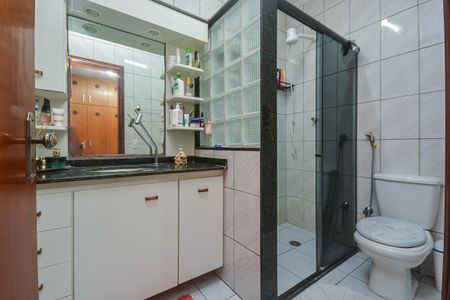 Casa à venda com 250m², 4 quartos e 4 vagas Casa à venda com 250m², 4 quartos e 4 vagasBanheiro da Suíte