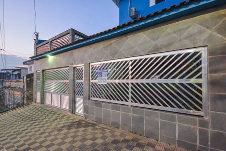 Casa à venda com 250m², 4 quartos e 4 vagas Casa à venda com 250m², 4 quartos e 4 vagasFachada