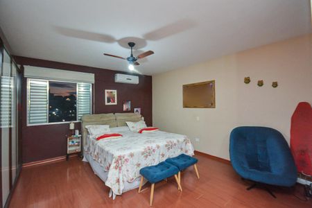 Casa à venda com 250m², 4 quartos e 4 vagas Casa à venda com 250m², 4 quartos e 4 vagasBanheiro da Suíte 1