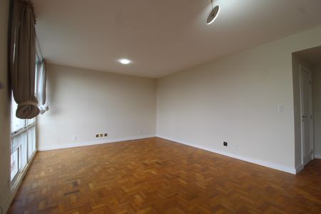 Sala de apartamento para alugar com 2 quartos, 150m² em Jardim Europa, São Paulo