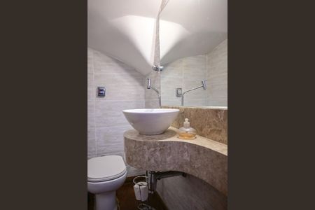 Casa de condomínio à venda com 394m², 4 quartos e 4 vagasLavabo