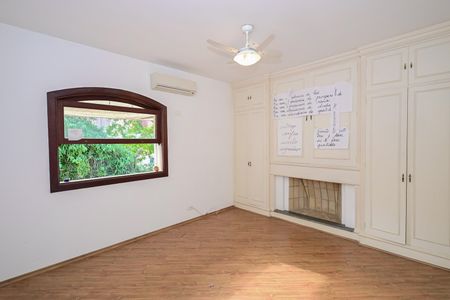 Casa de condomínio à venda com 394m², 4 quartos e 4 vagasSuíte 2
