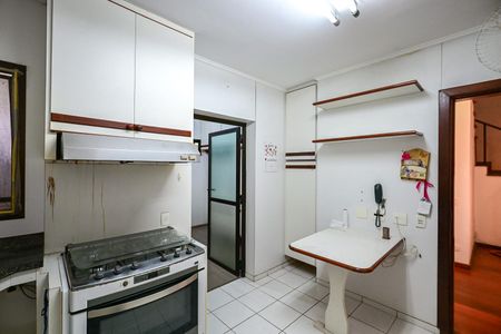 Casa de condomínio à venda com 394m², 4 quartos e 4 vagasCozinha