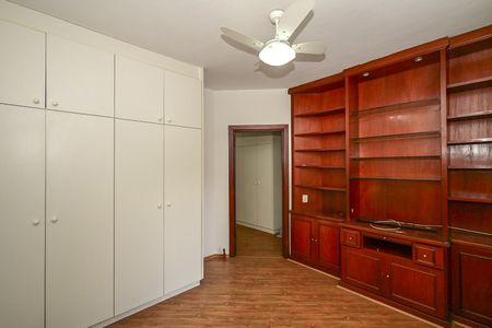 Casa de condomínio à venda com 394m², 4 quartos e 4 vagasQuarto