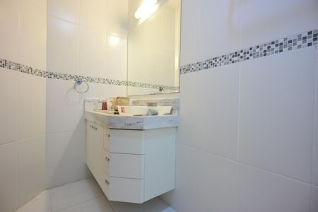 Casa de condomínio à venda com 394m², 4 quartos e 4 vagasBanheiro da Suíte  3