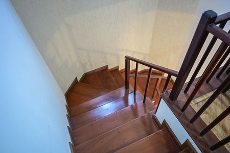 Casa de condomínio à venda com 394m², 4 quartos e 4 vagasEscada