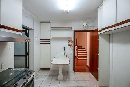 Casa de condomínio à venda com 394m², 4 quartos e 4 vagasCozinha