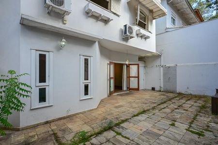 Casa de condomínio à venda com 394m², 4 quartos e 4 vagasQuintal