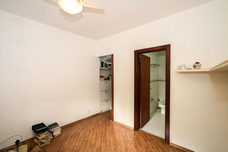 Casa de condomínio à venda com 394m², 4 quartos e 4 vagasSuíte 1