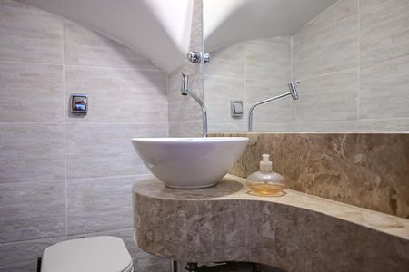 Casa de condomínio à venda com 394m², 4 quartos e 4 vagasLavabo