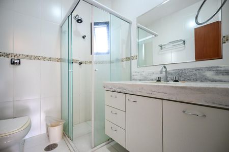 Casa de condomínio à venda com 394m², 4 quartos e 4 vagasBanheiro Suíte 1
