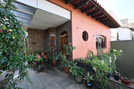 Casa para alugar com 280m², 3 quartos e 4 vagasEntrada