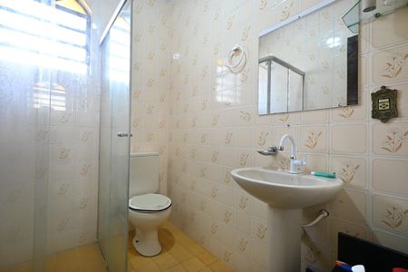 Casa para alugar com 280m², 3 quartos e 4 vagasBanheiro da Edícula