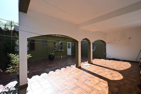 Casa para alugar com 280m², 3 quartos e 4 vagasQuintal
