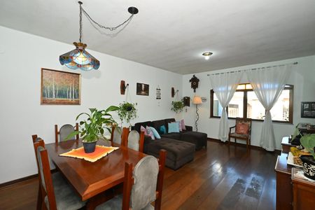 Casa para alugar com 280m², 3 quartos e 4 vagasSala