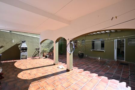 Casa para alugar com 280m², 3 quartos e 4 vagasQuintal