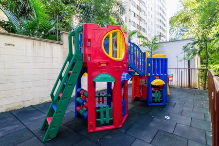 Apartamento à venda com 43m², 2 quartos e 1 vaga Apartamento à venda com 43m², 2 quartos e 1 vagaÁrea comum - Playground